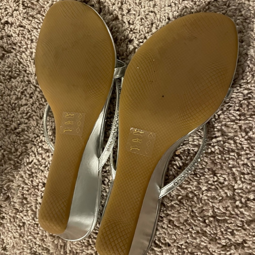 Aldo Lope flip flops
